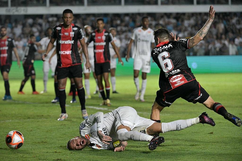 Kaiyun-关于冲刺阶段桑托斯调整名单以备德国杯，伤情更新环节打磨，底气十足，轮换策略被讨论的信息