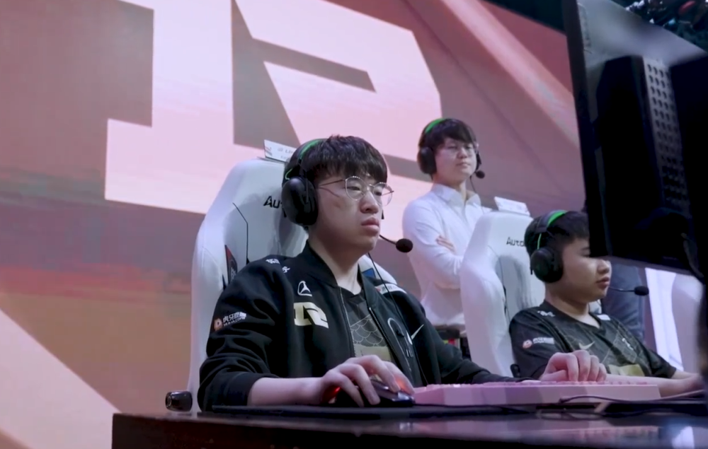 开云-包含库里在RNG比赛中精彩发挥，连败引发热议！的词条