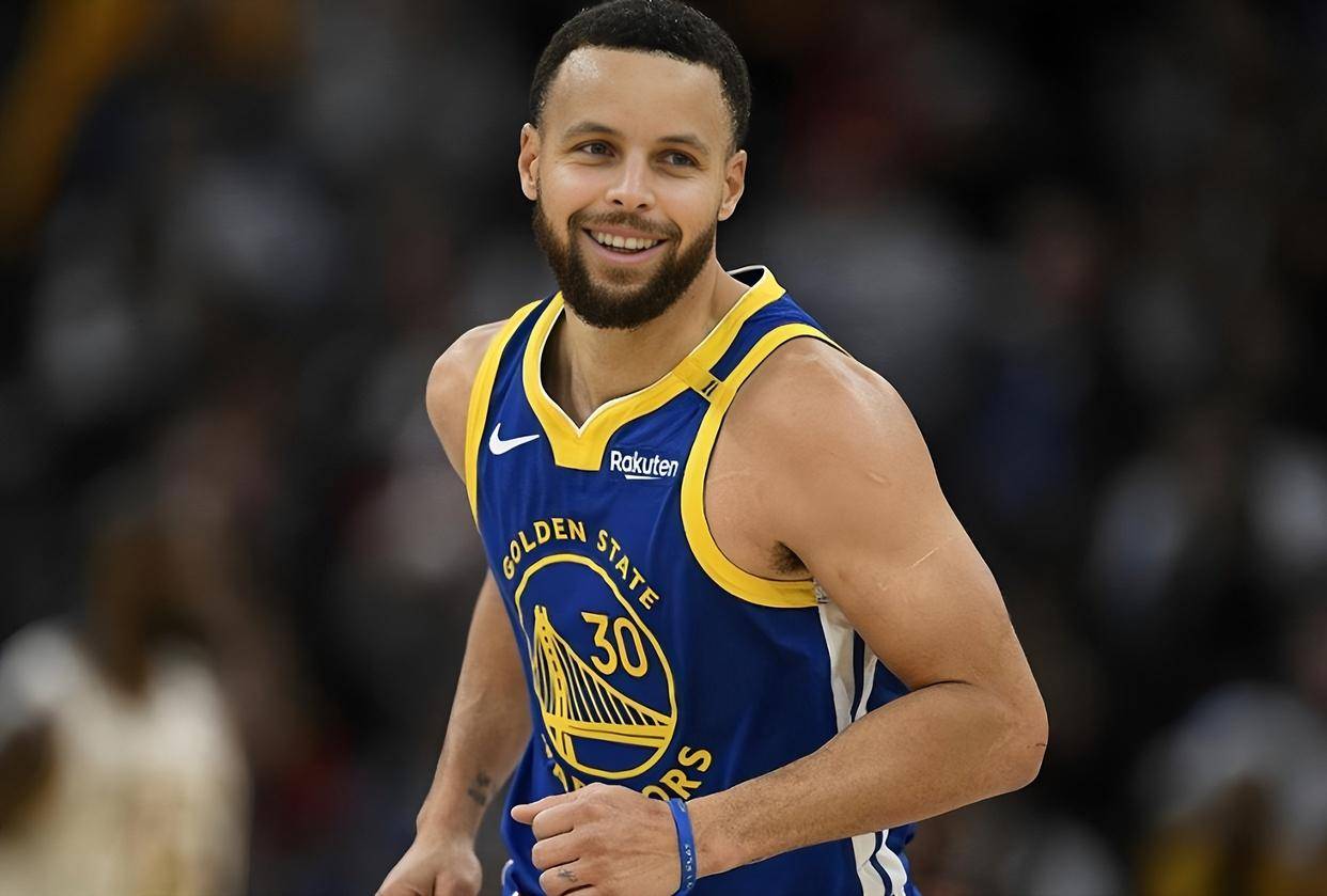 库里连续十场比赛得分超过惊险取胜，拜仁挑战极限！的简单介绍