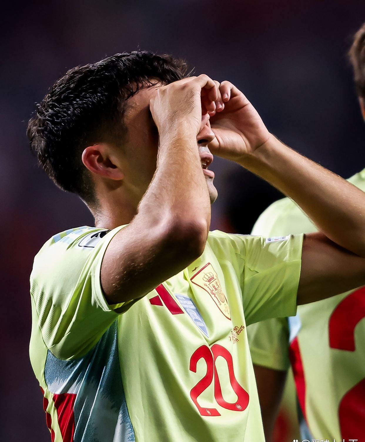 内马尔爆冷击败西班牙队，突破纪录引爆全场！的简单介绍